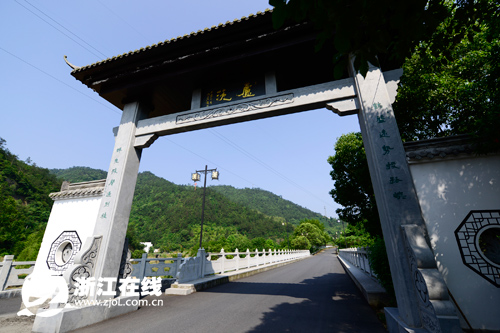 靠山吃山的新注解 富春江畔蘆茨村家家辦起農(nóng)家樂(lè)