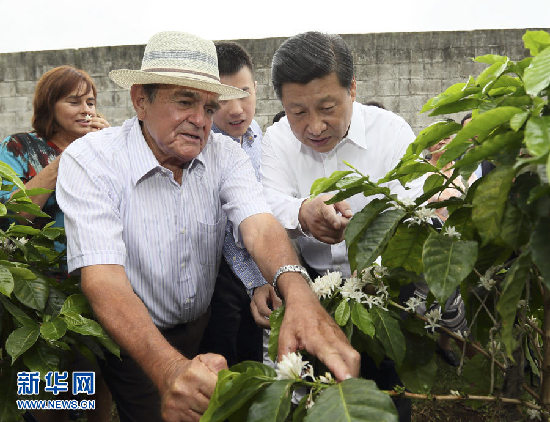 習(xí)近平走訪哥斯達(dá)黎加農(nóng)戶(hù)