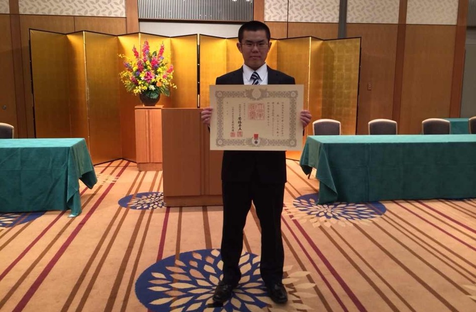 安倍為救人中國留學生授獎照曝光 獎狀蓋有天皇玉璽(組圖)