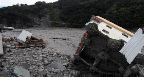 巴基斯坦山體滑坡10人死亡 總理親自指揮救災