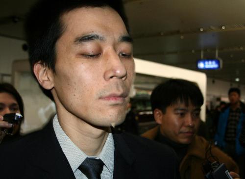 美國傳教士抵京今晚回國 雙目緊閉不談“悔恨”