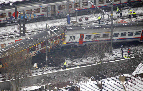 比利時火車相撞造成至少20人死亡（組圖）