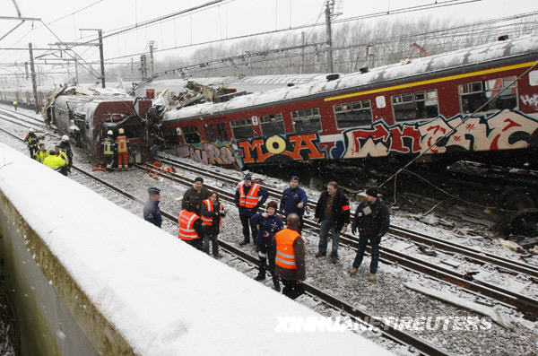 比利時火車相撞造成至少20人死亡（組圖）