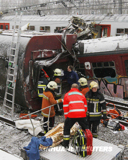 比利時火車相撞造成至少20人死亡（組圖）