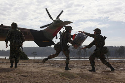 智利軍方震后4天展開救援 空軍司令與總統互相指責