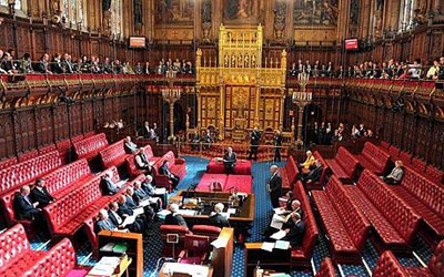 英國擬改革議會上院 廢除世襲席位減半