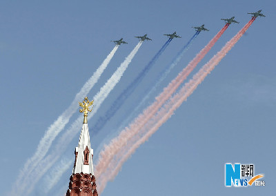 俄羅斯舉行紀念衛國戰爭勝利65周年閱兵式