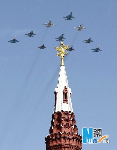 俄羅斯舉行紀念衛國戰爭勝利65周年閱兵式