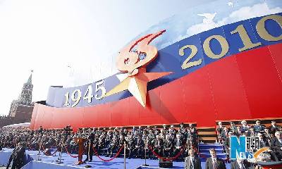 俄羅斯舉行紀念衛國戰爭勝利65周年閱兵式