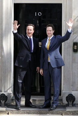 卡梅倫入主英國首相府 聯合政府面臨諸多挑戰