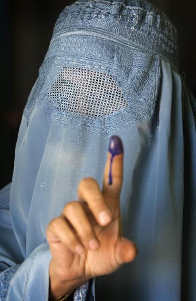 阿富汗議會(huì)選舉在襲擊中舉行 已經(jīng)出現(xiàn)違規(guī)投訴