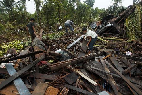 印尼海嘯致408人死亡災(zāi)區(qū)缺醫(yī)少藥 兩月大女嬰獲救