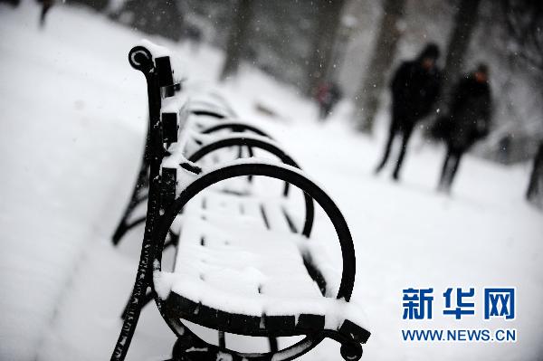 紐約遭暴風雪襲擊 部分地區能見度為零