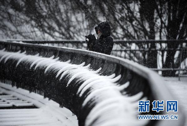 紐約遭暴風雪襲擊 部分地區能見度為零