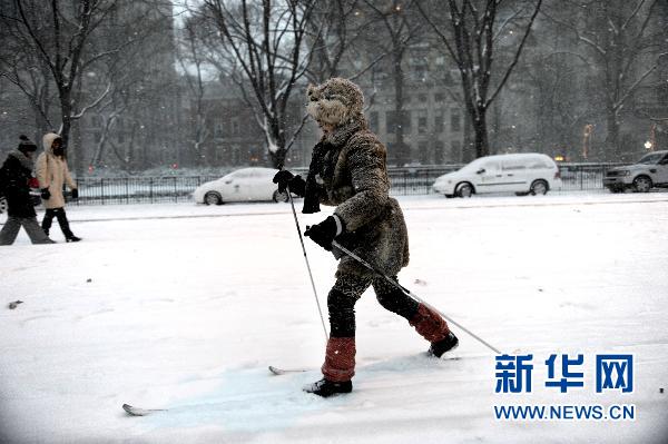 紐約遭暴風雪襲擊 部分地區能見度為零