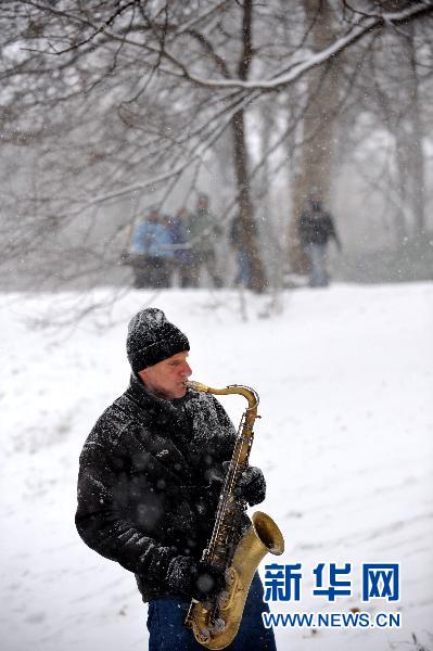 紐約遭暴風雪襲擊 部分地區能見度為零