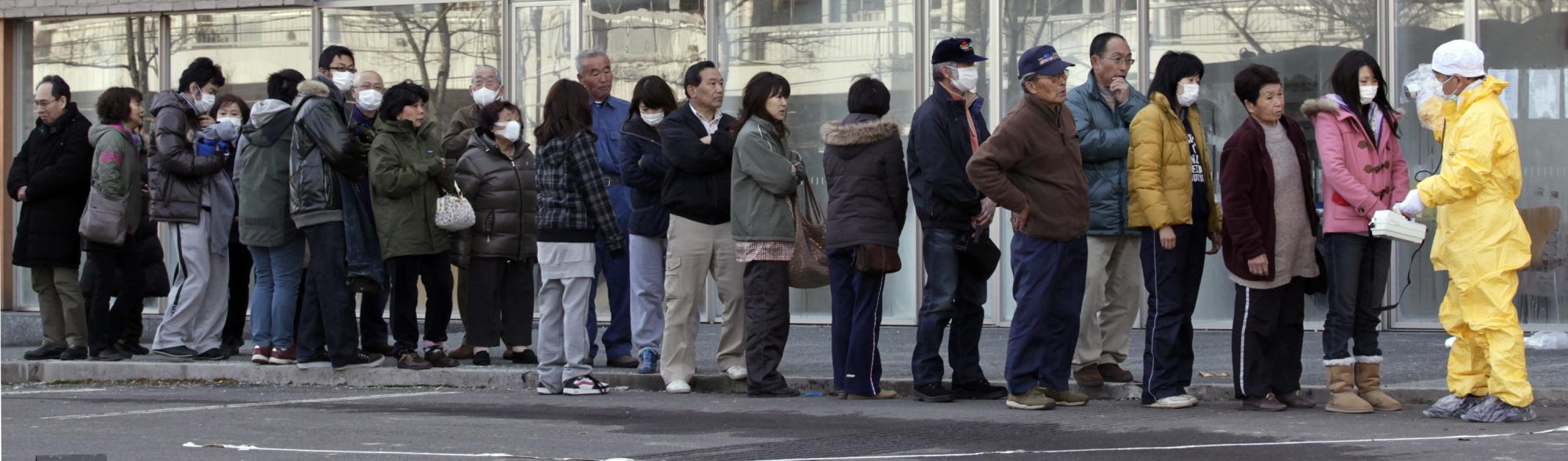 日本強震第四天圖集：搶購限量商品 接受輻射檢查