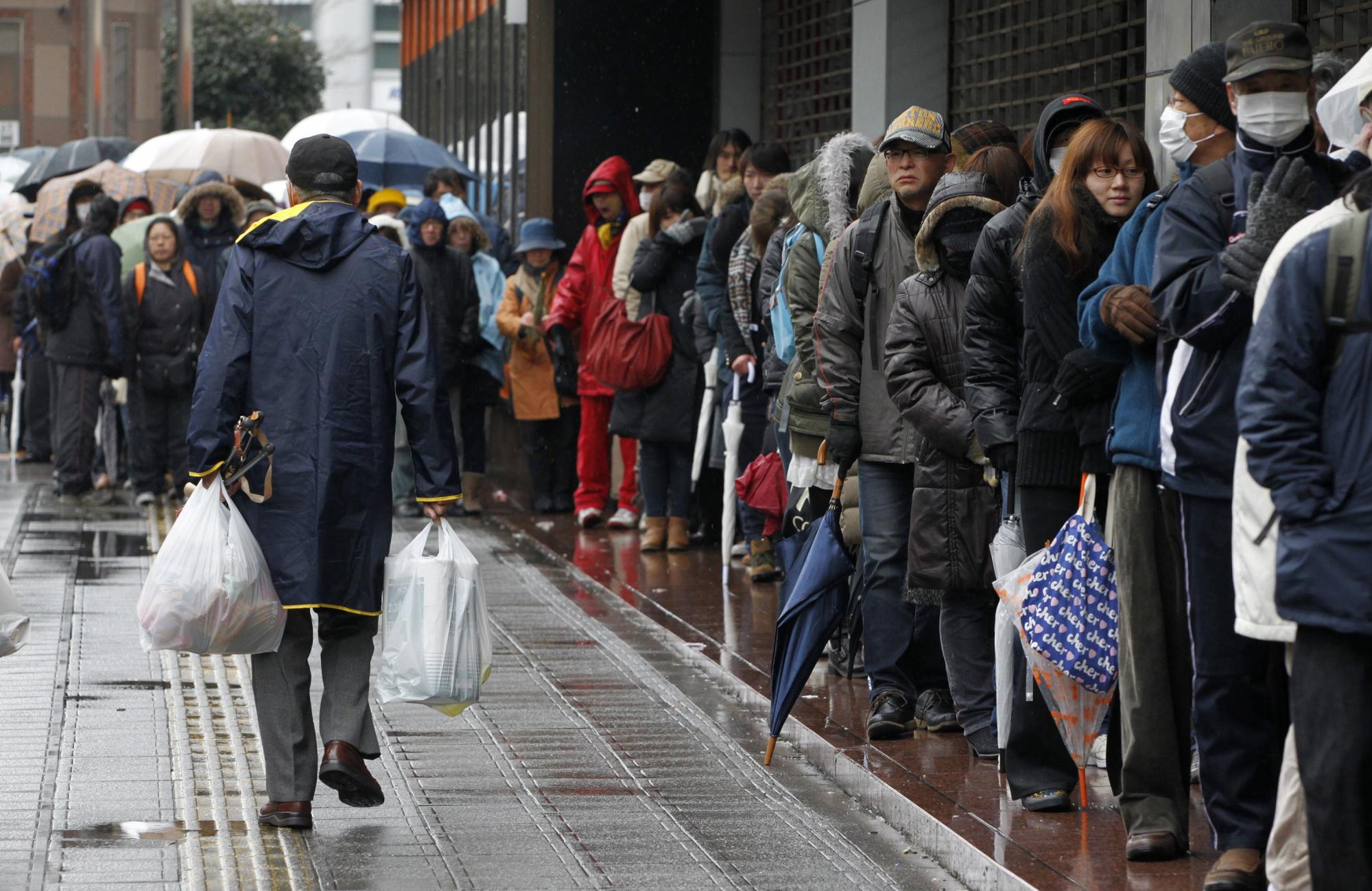 日本仙臺重災區降大雪 生活必需品供應緊張（圖集）