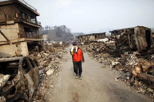 日本東北部海嘯災區物資極度匱乏 災民命懸一線