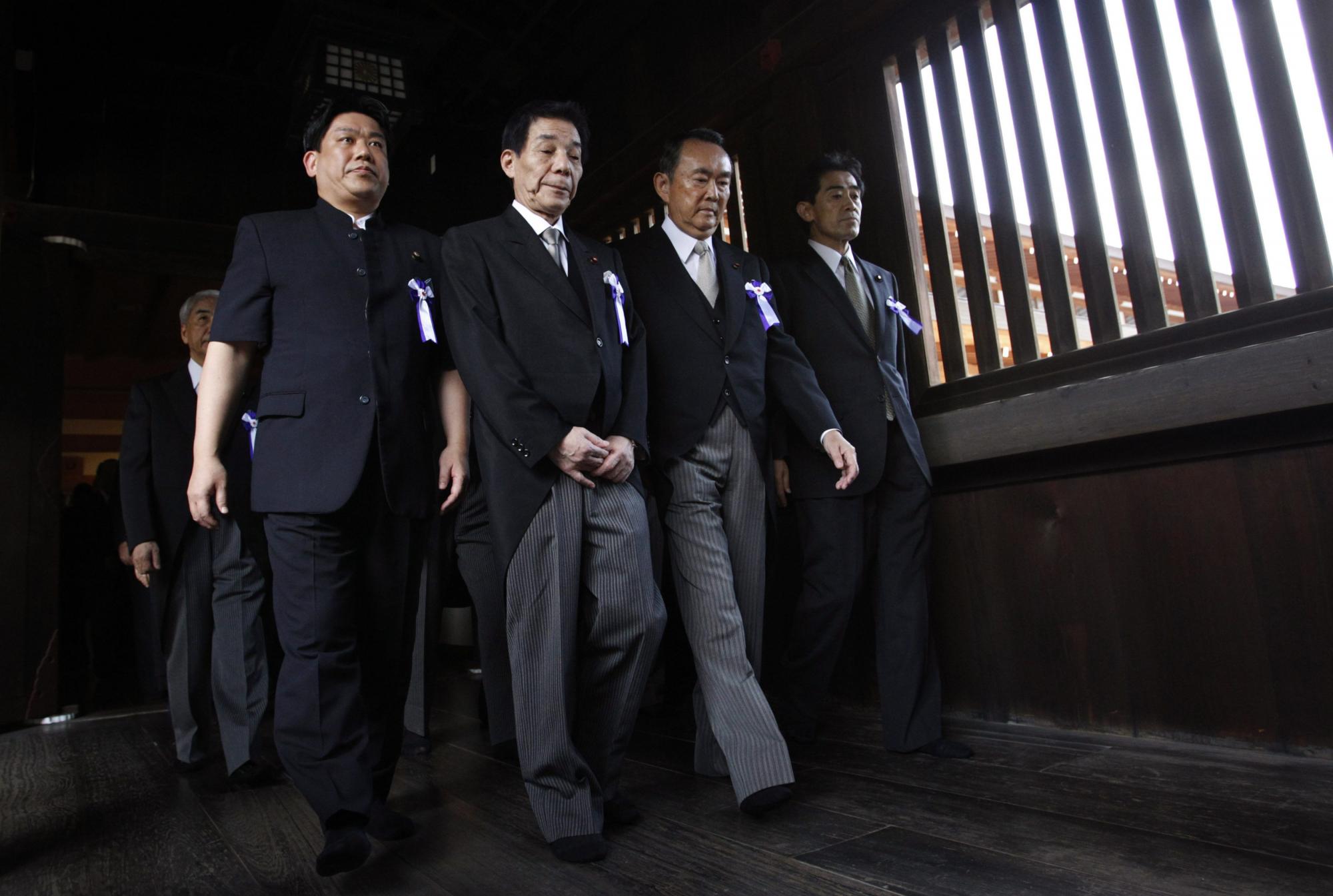 日本50余議員戰敗日參拜靖國神社 菅直人內閣無人拜鬼