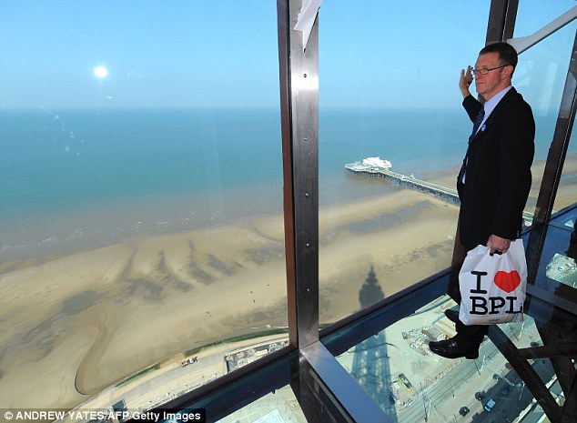 英著名黑澤塔重裝后開放 百米高空全玻璃觀景臺驚險(xiǎn)刺激