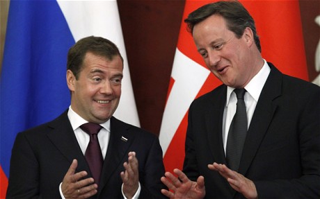 英首相赴俄“破冰”收效甚微 演講時(shí)爆料險(xiǎn)些進(jìn)入克格勃