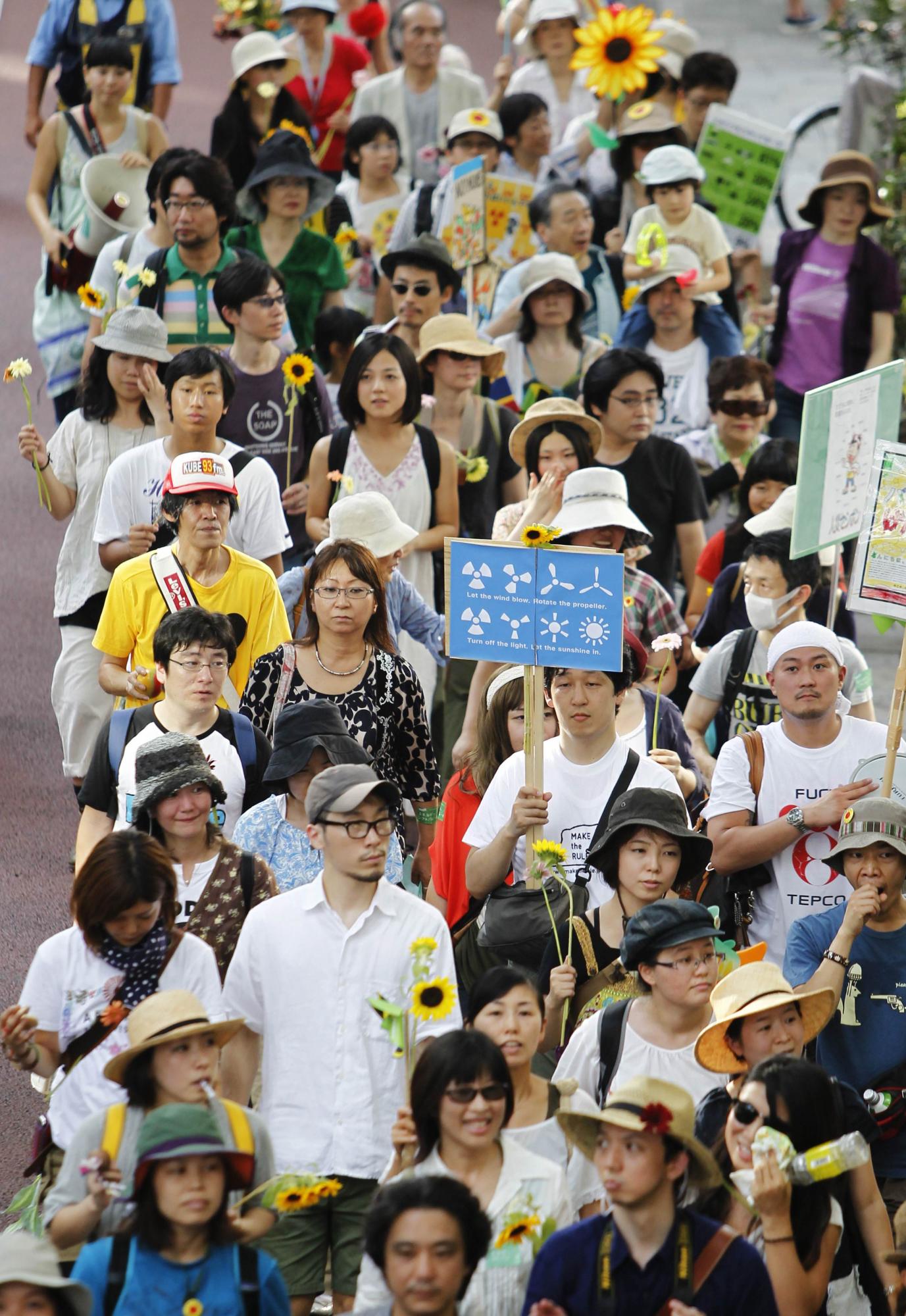 日本紀念3·11地震半周年 新內閣默哀、多地爆發反核示威