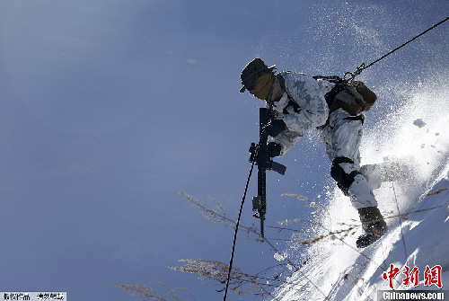 韓美海軍陸戰隊舉行雪地軍演
