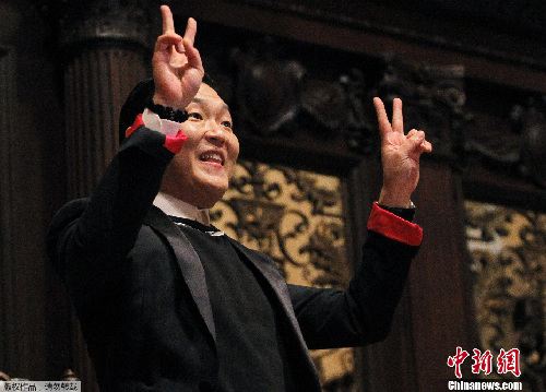鳥叔哈佛大學(xué)演講 現(xiàn)場(chǎng)不忘秀騎馬舞