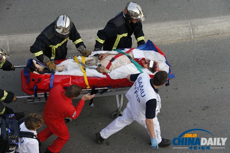 法國火車脫軌致6人死亡22人重傷 奧朗德赴現場視察