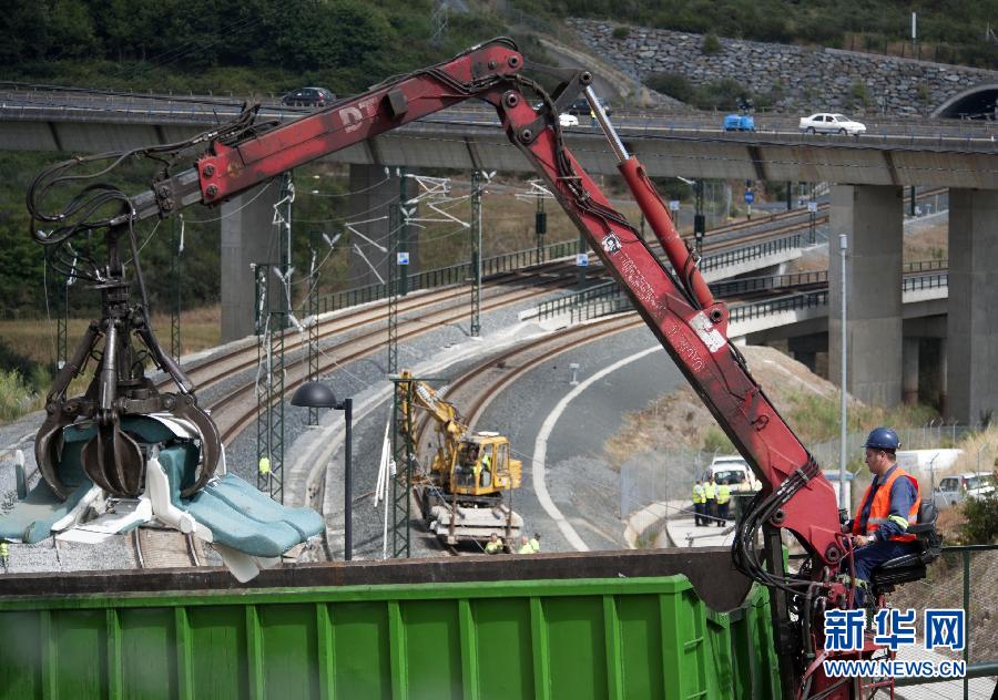 西班牙火車脫軌事故已80人死亡 全國哀悼三天