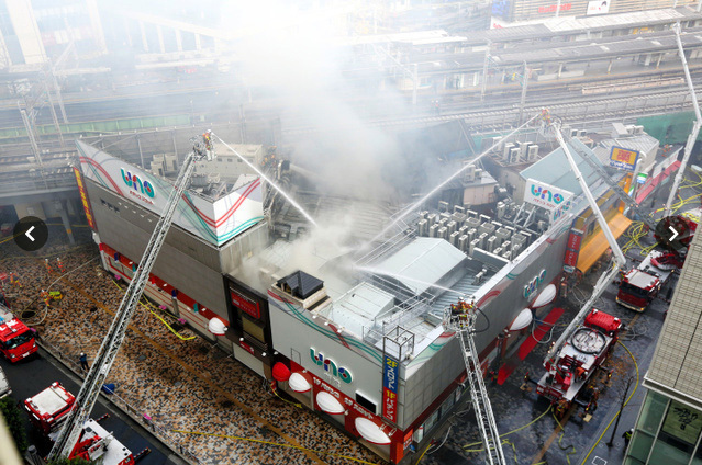 東京地鐵站附近發生大火 已燒毀4棟建筑物(圖)