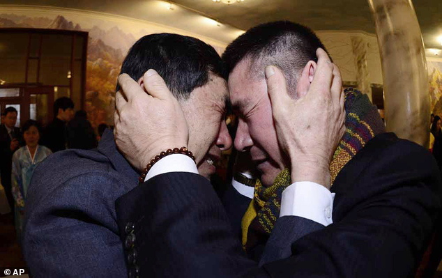 韓朝離散家屬團聚活動結(jié)束 難舍之情溢于言表