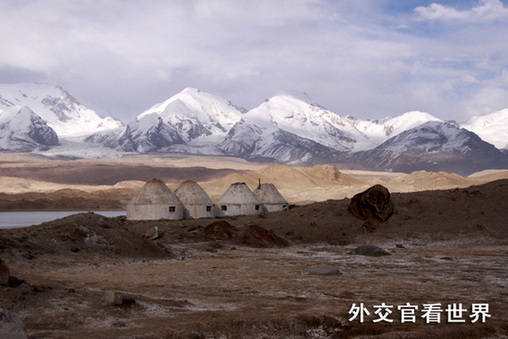 神秘的帕米爾高原組圖－5雪山湖邊的氈房（優秀獎）