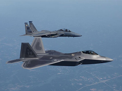 F-15數十年空戰不敗 F-22新銳開始換崗