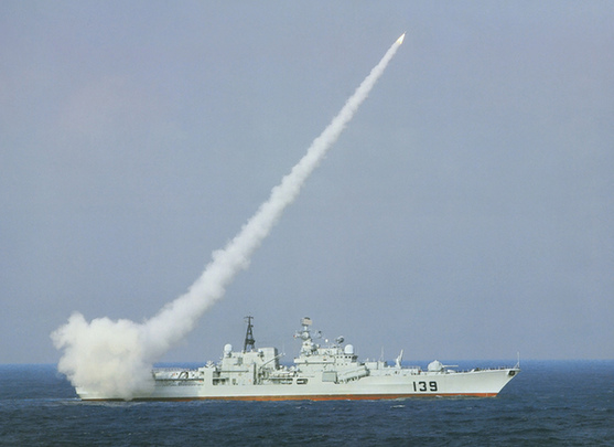 驅逐艦發射“施基利”導彈