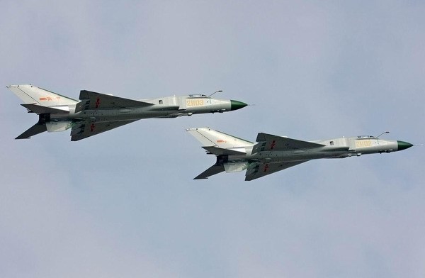 中國空軍現(xiàn)役機(jī)型圖集