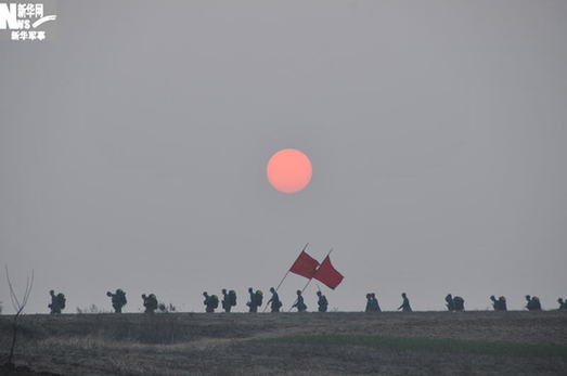 濟(jì)南軍區(qū)某裝甲旅冬季野營(yíng)演練16種戰(zhàn)術(shù)