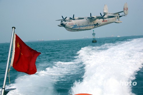 青島海軍航空兵駕戰機新年首飛