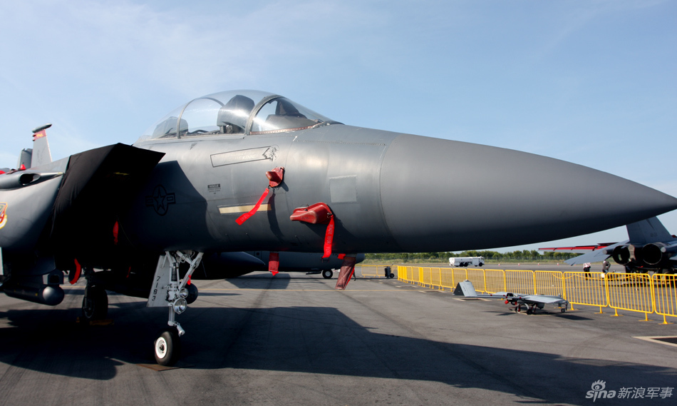 美國(guó)空軍展示兩架F-15E攻擊鷹戰(zhàn)斗轟炸機(jī)