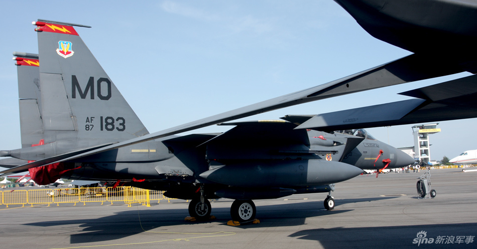 美國(guó)空軍展示兩架F-15E攻擊鷹戰(zhàn)斗轟炸機(jī)