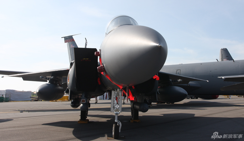 美國(guó)空軍展示兩架F-15E攻擊鷹戰(zhàn)斗轟炸機(jī)