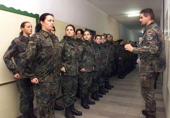 世界各國女兵如何度過“地獄訓練”