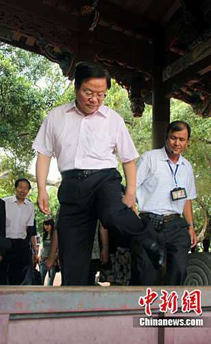 圖：蔡武參觀臺(tái)南孔廟