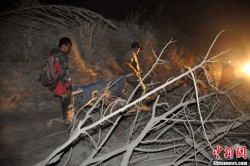印尼火山噴發沖上1500米 18人死29人傷