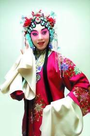 程派演員李佩紅產(chǎn)女(圖)