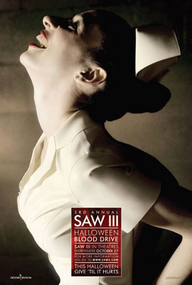 萬圣節(jié)鬼片當?shù)溃?/>電鋸驚魂3 Saw III</p>

<p>其它譯名： Saw 3<br/>
類 型： 恐怖 / 犯罪 / 驚悚<br/>
導 演： 達倫·鮑斯曼 Darren Lynn Bousman<br/>
編 劇： Leigh Whannell<br/>
主要演員： 托賓·貝爾 Tobin Bell<br/>
　　安格斯·麥克菲戴恩 Angus MacFadyen<br/>
　　迪娜·邁耶 Dina Meyer<br/>
　　Kim Roberts<br/>
　　Shawnee Smith<br/>
上映日期： 2006-10-27<br/>
國家地區(qū)： 美國</p>

<p><br/>
《電鋸驚魂》系列電影，電影里以極具創(chuàng)意而血腥的殺人游戲，教訓不珍惜生命的毒蟲、殺人犯、而深獲驚悚片影迷一致好評。<br/>
<br/>
當警方正企圖逮捕拼圖殺人狂歸案之際，女醫(yī)生蓮恩戴倫（貝海兒舒米克 飾）卻未警覺自己將成為下個死亡游戲的目標。某晚當蓮恩從醫(yī)院下班時，慘遭拼圖殺人狂（托賓貝爾 飾）綁架，她醒來時發(fā)現(xiàn)自己被捆綁在一間廢棄的空屋里頭，除此之外還有另外一名被害男子杰夫（安格斯麥菲恩 飾）；此時拼圖殺人狂已經(jīng)面臨瀕死邊緣，蓮恩被告知她必須讓拼圖殺人狂活下去，否則她和杰夫必須得死，在拼圖殺人狂微弱心跳限時內(nèi)，心急如焚的蓮恩設(shè)法讓拼圖殺人狂存活，但她萬萬沒想到，拼圖殺人狂暗地里其實還有更可怕的殺人計劃……。<br/>
</p>

<div width=