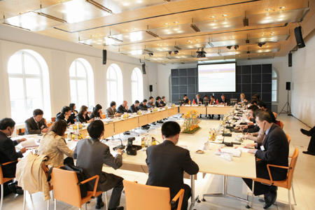 蔡武:中國開放戰(zhàn)略互利共贏 發(fā)展促進和平