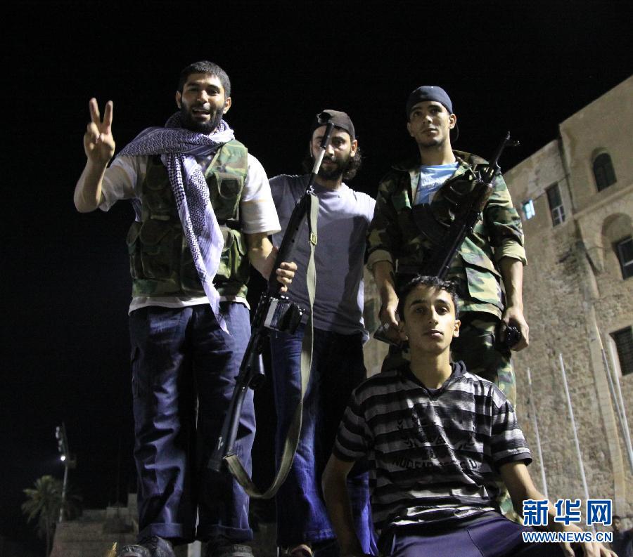 利比亞反對派攻入阿齊齊亞兵營