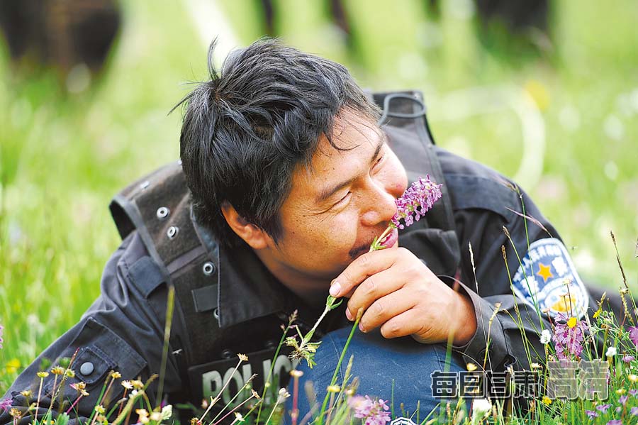 走近甘肅第一支草原騎警大隊(組圖)